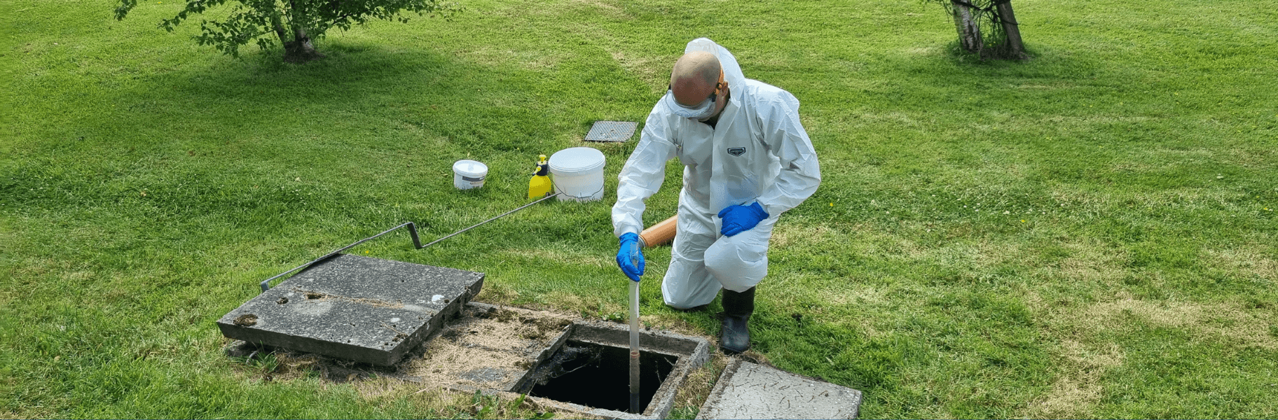 Inspection of a septic tank (Domestic waste water treatment system)